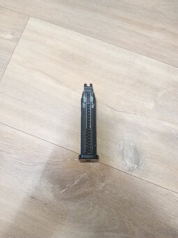 Plynová airsoft zbraň - 2