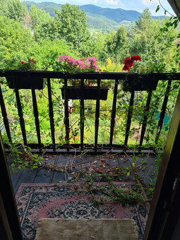 Záhrada s murovanou chatou s nádherným výhľadom - 2