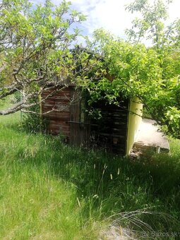 Záhradná chatka so slnečným pozemkom - záhradou, obec Rybník - 2