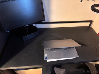 Kancelárska stolička a pracovný stôl - 2