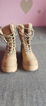Béžové dámske zimné zateplené topánky - 2