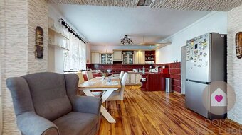 Dva domy za cenu jedného na pozemku o rozlohe 557 m2 s garáž - 2