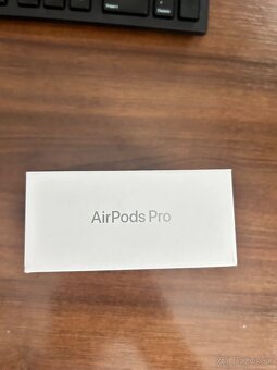 AirPods pro 3 - 2