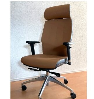 ERGONOMICKÁ KANCELÁRSKA STOLIČKA - STÁLA nová 370 eur - 2