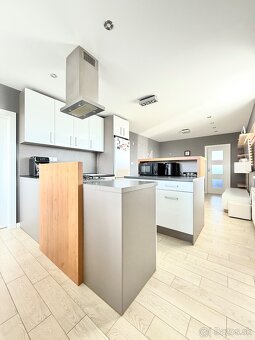 Nadštandardne prerobený 4 izbový byt s balkónom - 2