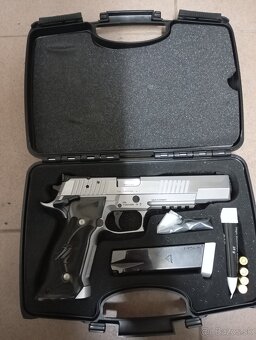 Samonabijaciu pištoľ,Sig Sauer P226 - 2