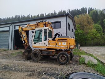 Liebherr A902 - 2