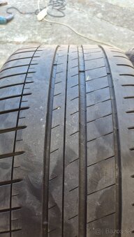 275/30R20 - 2