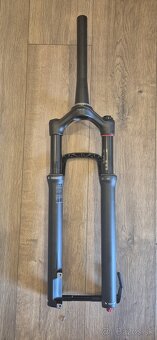 odpružená vidlica Rock Shox Reba RL 29 - 2