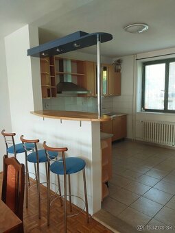 4 izby pri vysokoškolských internátoch na Mlynoch,120m2+55m2 - 2