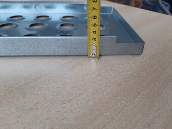 Predam  schodnice, vyplne polic. - 2