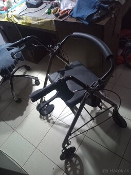 predám zdravotnický vozik - 2