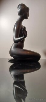 PREDANE. Krásna malo vídaná porcelánová soška - 2
