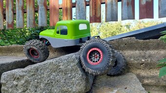 Poizd T3V1 RC crawler - 2