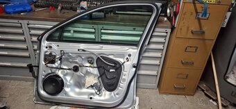 Predám dvere na VW passat - 2