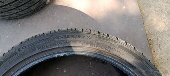 255/35 R19 - 2