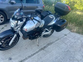 Suzuki GSR 600 - 2