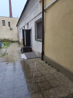 Prenájom, komerčny priestor vhodný pre služby v Trenčíne - 2