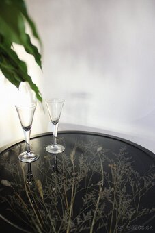 Malý stolík zo živice so sušenými kvetmi, ručná výroba - 2