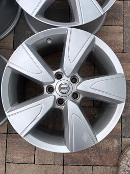 Orig.hliníkové disky Volvo XC40-- R17, 5x108 - 2