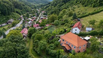 Krásne zrekonštruovaný historický dom v obci Vyhne - 2