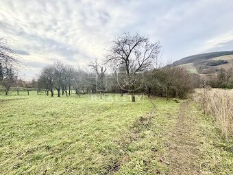 EXKLUZÍVNE NA PREDAJ ROVINATÝ STAVEBNÝ POZEMOK (752 m2),... - 2