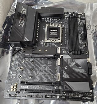 Gigabyte Aorus Elite Wifi X870E - 2