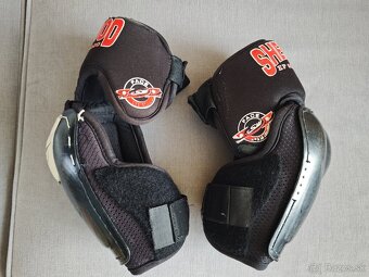 Predam hokejovu vystroj - 2