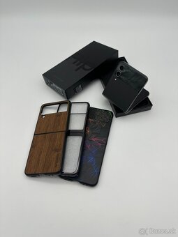 Samsung Galaxy Z Flip4 8/128GB Graphite + ZÁRUKA + DARČEK - 2
