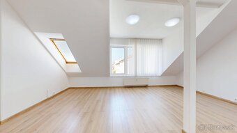NA PREDAJ priestor v centre Trnavy – Halenárska ulica - 2