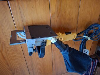 Lamelovacia fréza Dewalt DW682K 600 W - 2