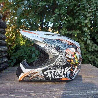 Predám novú motokrosovú prilbu veľkosť M 55–56 cm - BieLA - 2