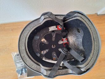 znackova Prilba freeride bicykel kolobezka vel L a XL - 2