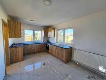 NA PREDAJ Novostavba 6 izbový dom Horná Streda - 2