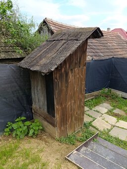 Drevená latrína/kadibúdka - 2