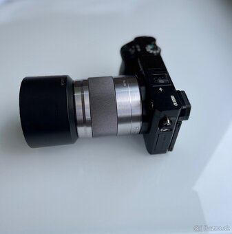 Sony A6000 + 50mm f/1.8 OSS – výborný stav, pôvodné balenie - 2