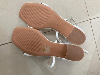 Biele sandále Ideal Shoes - 2