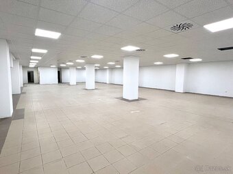 priestor v centre mesta vhodný pre veľkú predajňu, sklad - 2