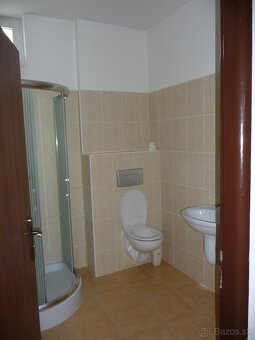 Prenájom nezariadeného 2-izb. bytu s parkingom - CENTRUM - 2