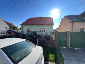 NA PREDAJ 3-IZBOVÝ RD S GARÁŽOU A VEĽKÝM POZEMKOM, BRATISLAV - 2