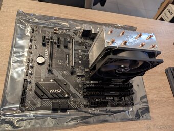 MSI B450 TOMAHAWK MAX + Ryzen 5 3600 +Corsair 16GB DDR4 3200 - 2