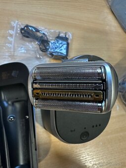 Holiaci strojček Braun Series 9 PRO+ Wet&Dry 9577cc - 2