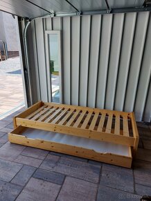 Drevená posteľ s úložným priestorom - 2