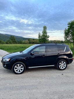 Mitshubishi Outlander 2.2. D.I.D. 130kw 4x4 7.miestne - 2