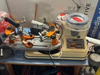 Stroj na vypletanie tenisových rakiet - 2