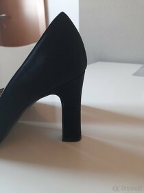 ZLAVA Predam cierne lodicky,vel.35 +slapky GRATIS - 2