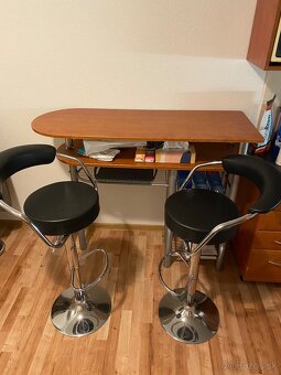 Barový stolík +barové stoličky - 2