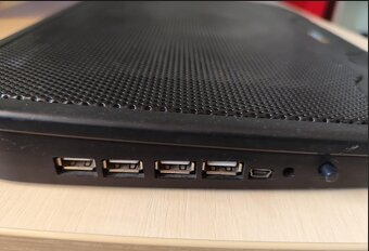 Polohovateľná chladiaca podložka Yenkee pre notebook, 4x USB - 2