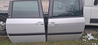 Peugeot 807, Citroen C8 - 2