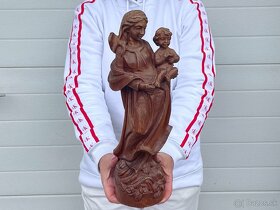 Dřevěná socha Panna Marie s Ježíškem zdobená růžičkama - 2
